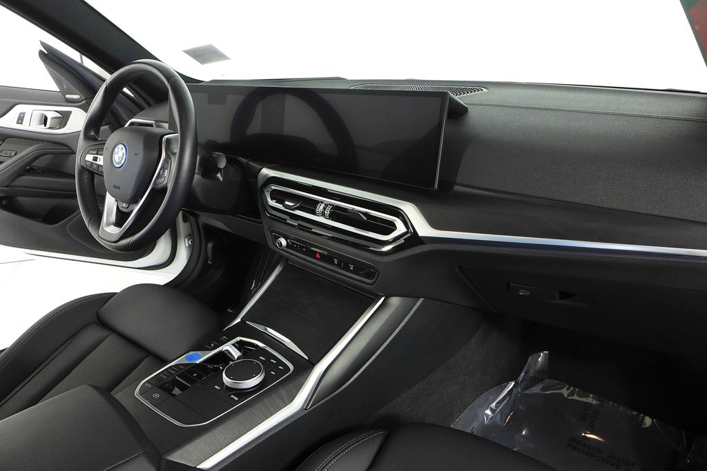 Thumbnail: 2023 BMW i4 - 13