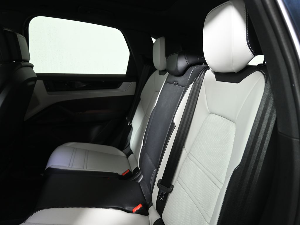 Thumbnail: 2024 Porsche Cayenne - 7