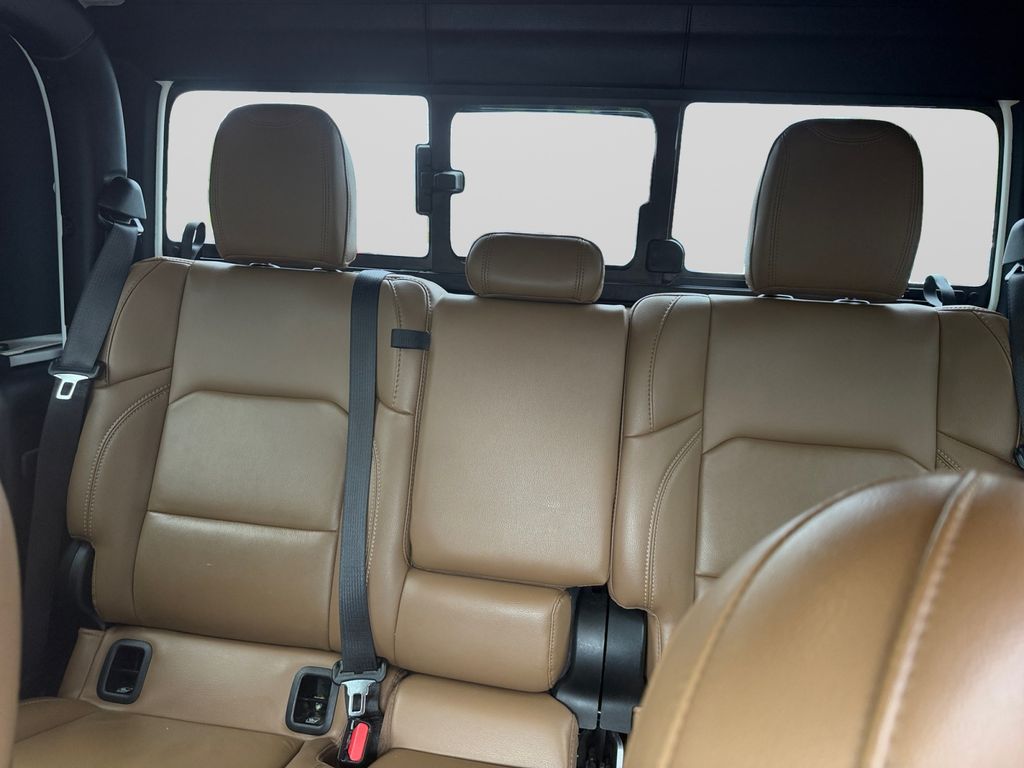 2020 Jeep Gladiator Rubicon White at Sutliff Volkswagen