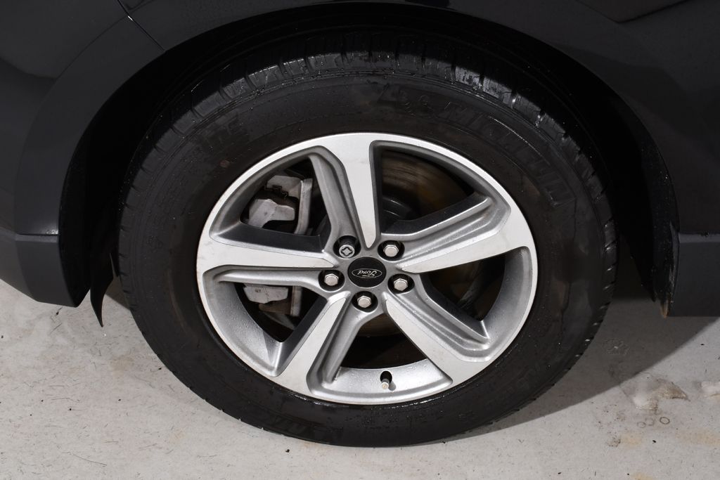 Used 2023 Black Ford SEL image 24