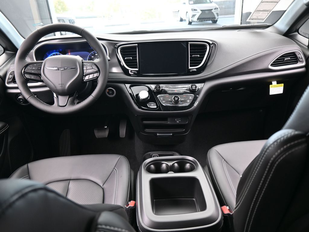 New 2026 Diamond Black Crystal Pearlcoat Chrysler Select image 34