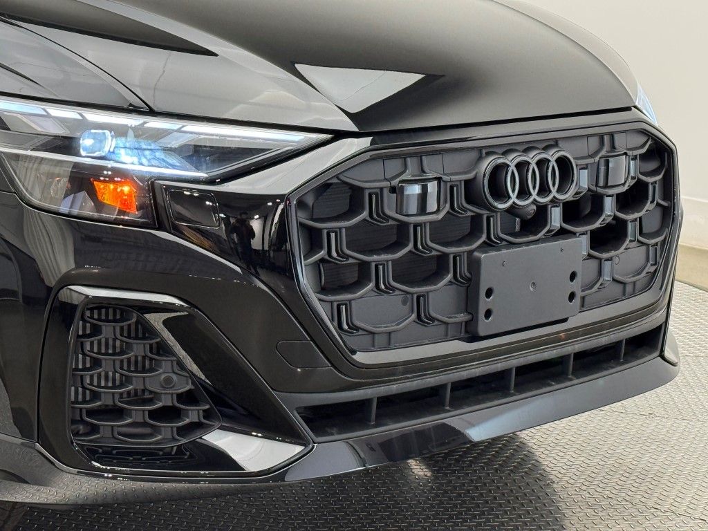 Thumbnail: 2025 Audi Q8 - 3