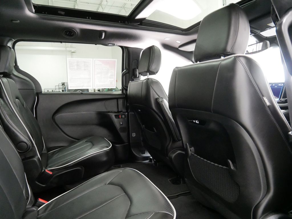Used 2026 Chrysler Pacifica Van