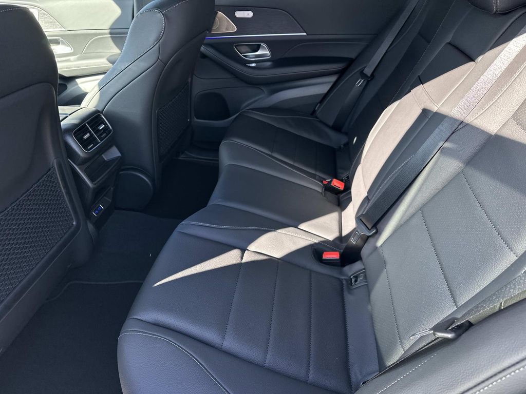 Thumbnail: 2026 Mercedes-Benz GLE - 14