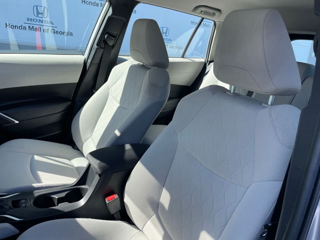 2022 Toyota Corolla Cross L 26