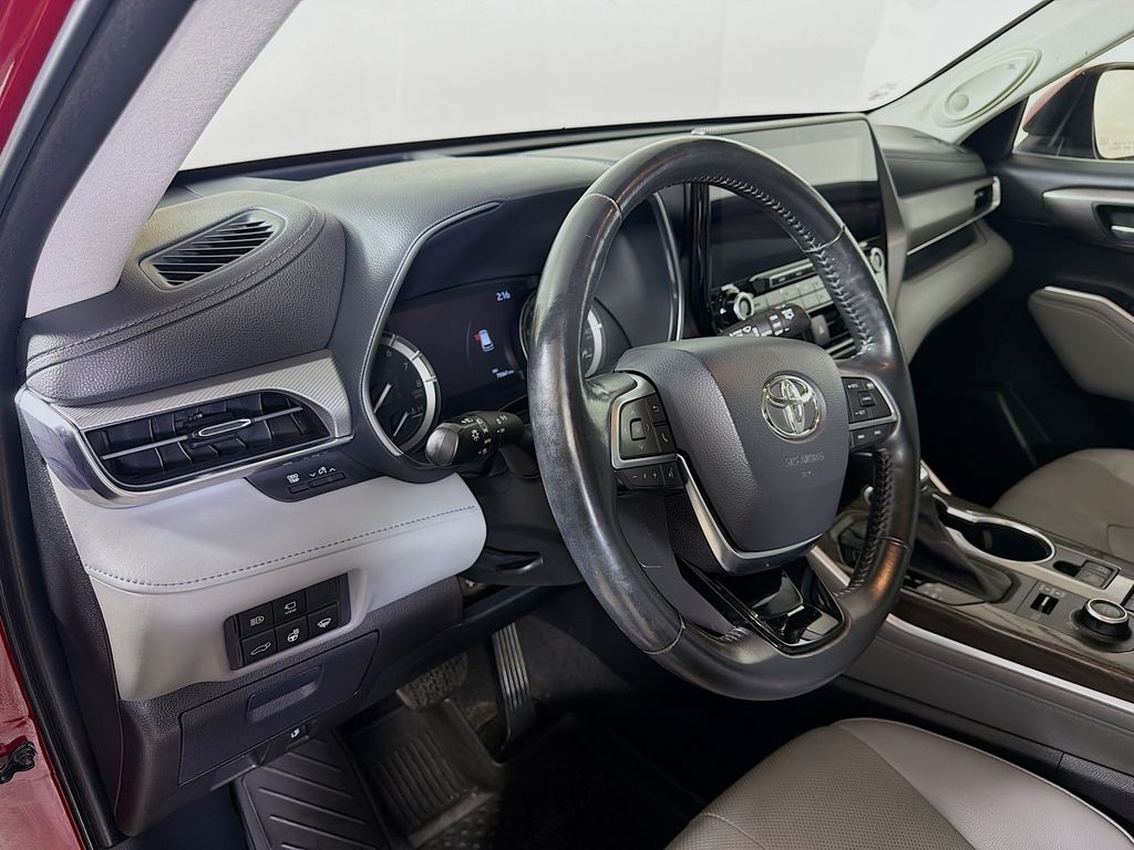 Used 2021 Toyota Highlander SUV