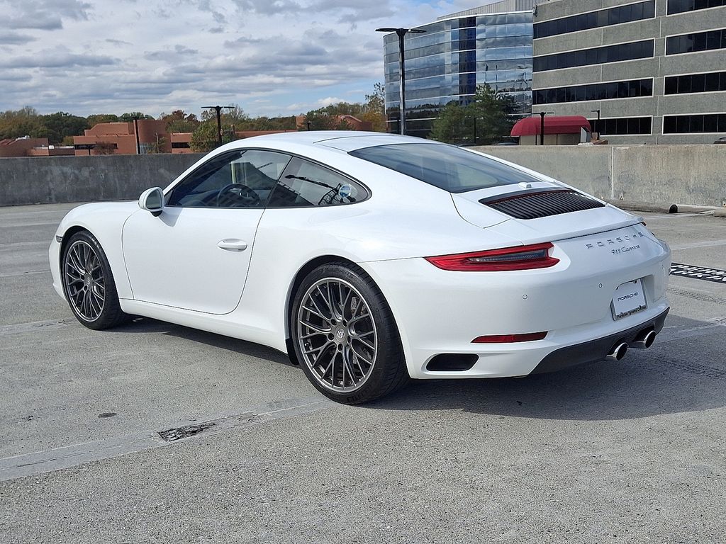 Thumbnail: 2017 Porsche 911 - 3