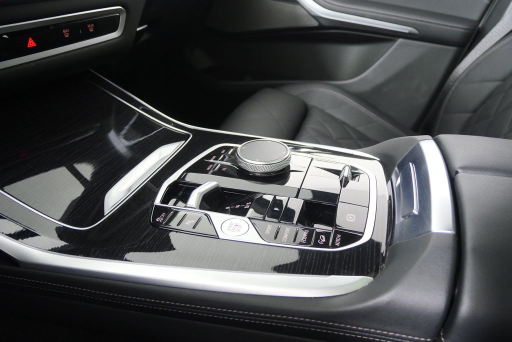 Thumbnail: 2024 BMW X7 - 27