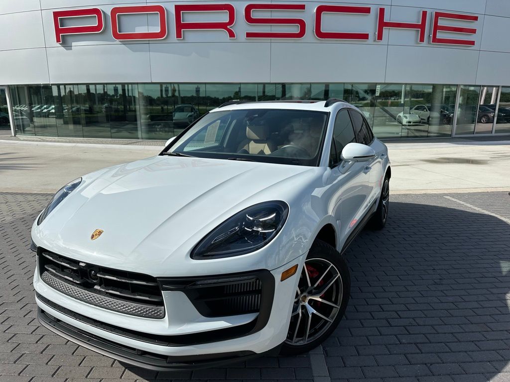 Thumbnail: 2024 Porsche Macan - 1