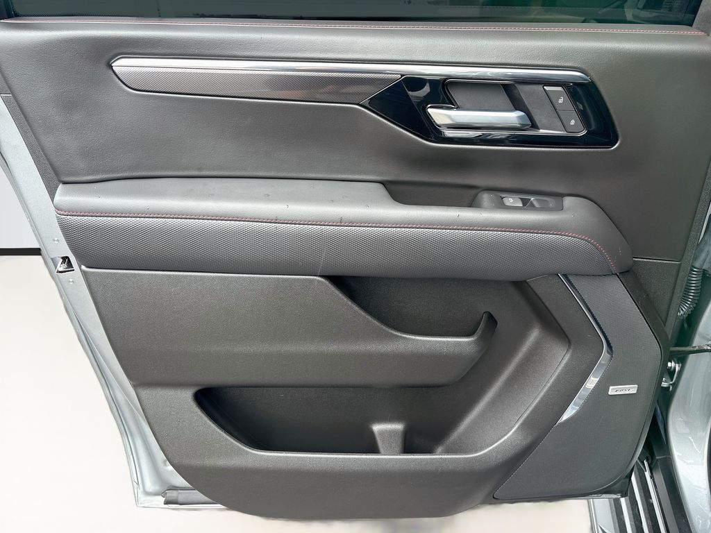 Thumbnail: 2025 Chevrolet Suburban - 27