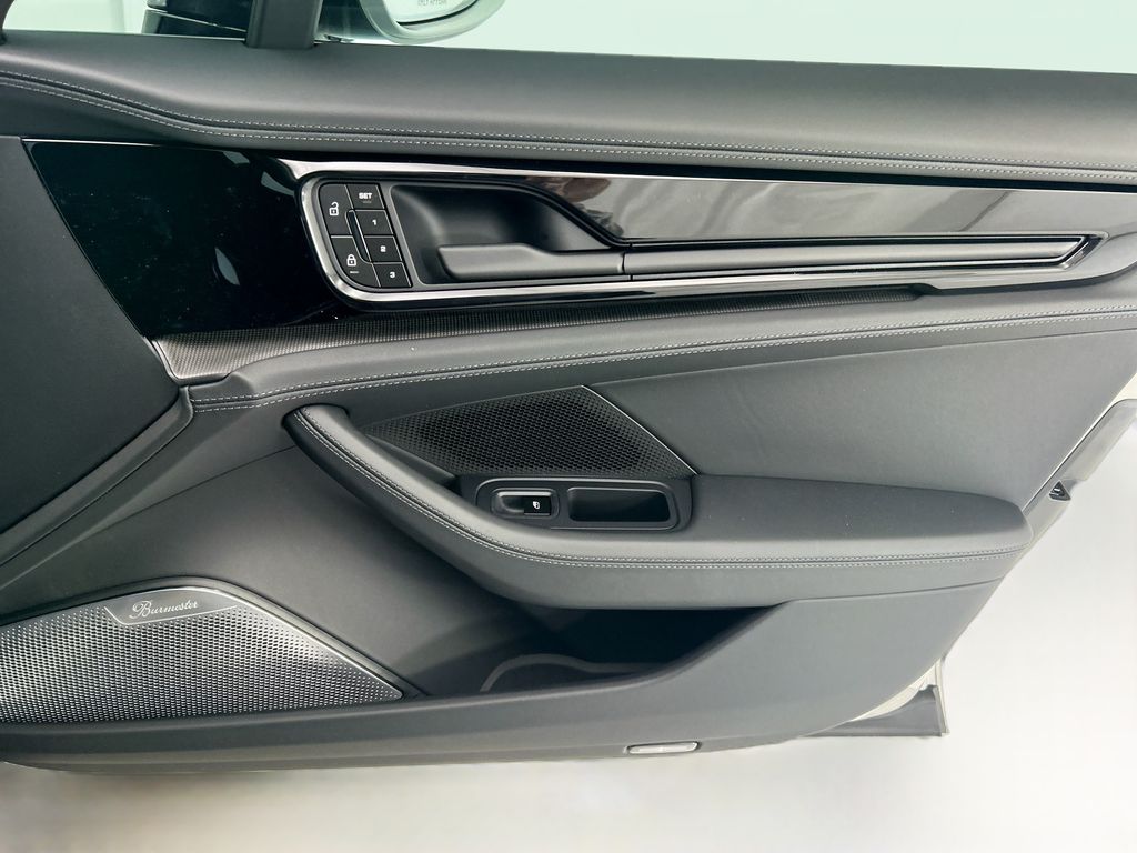Thumbnail: 2026 Porsche Panamera - 25