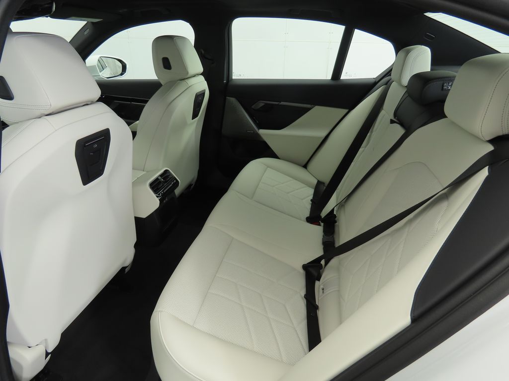 Thumbnail: 2026 BMW 5 Series - 22