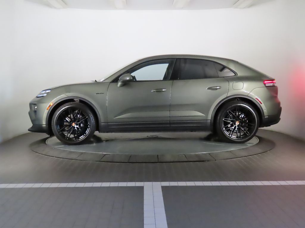 Thumbnail: 2025 Porsche Macan - 2