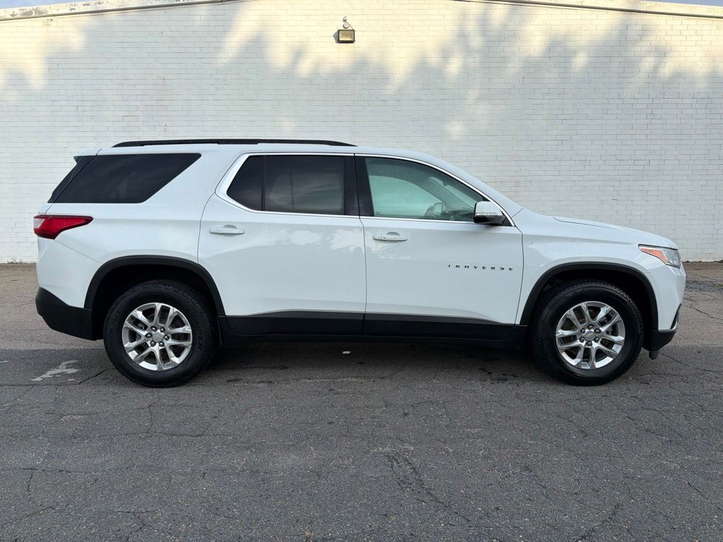 Summit White 2021 Chevrolet Traverse SUV / Crossover Four-Wheel Drive 9-Speed Automatic