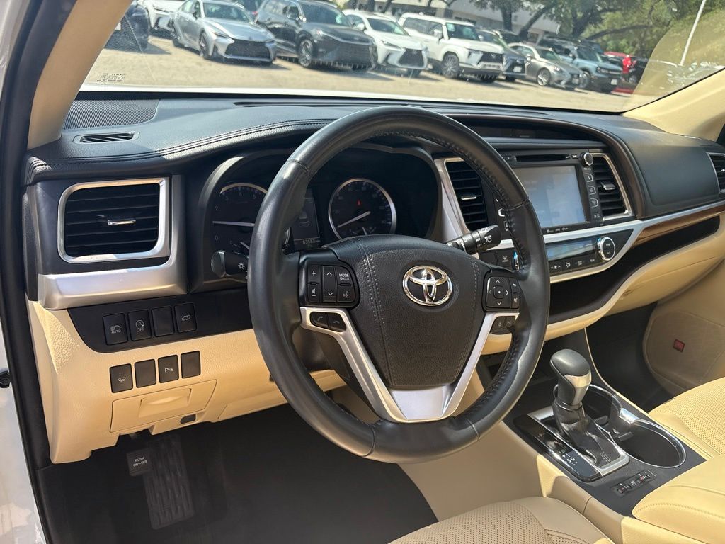 Thumbnail: 2019 Toyota Highlander - 13