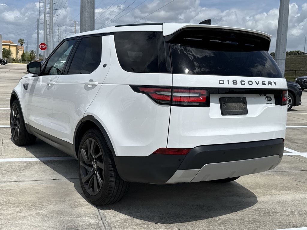 Thumbnail: 2018 Land Rover Discovery - 10