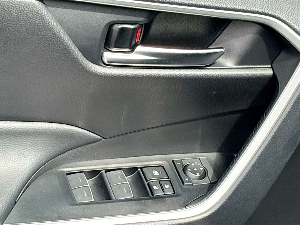 Thumbnail: 2025 Toyota RAV4 - 23