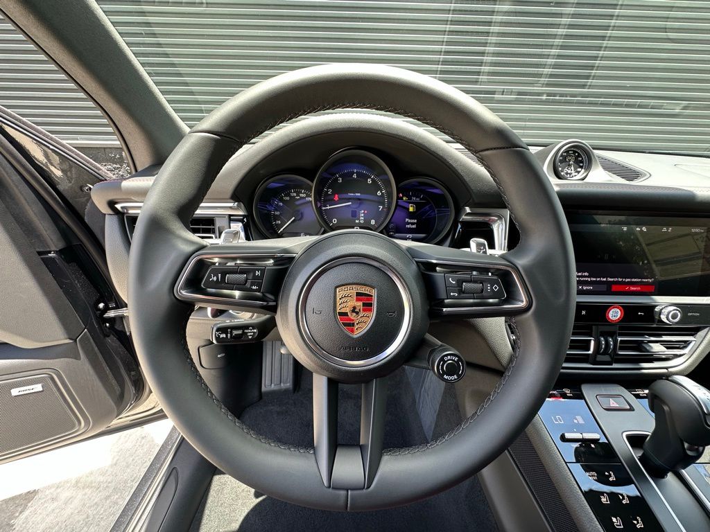 Thumbnail: 2026 Porsche Macan - 21
