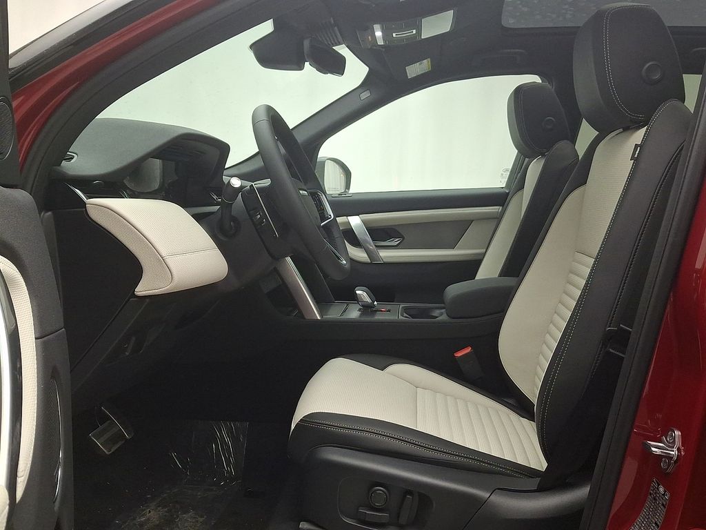 Thumbnail: 2026 Land Rover Discovery Sport - 10