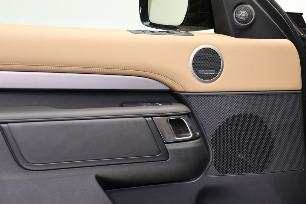 Thumbnail: 2026 Land Rover Discovery - 27
