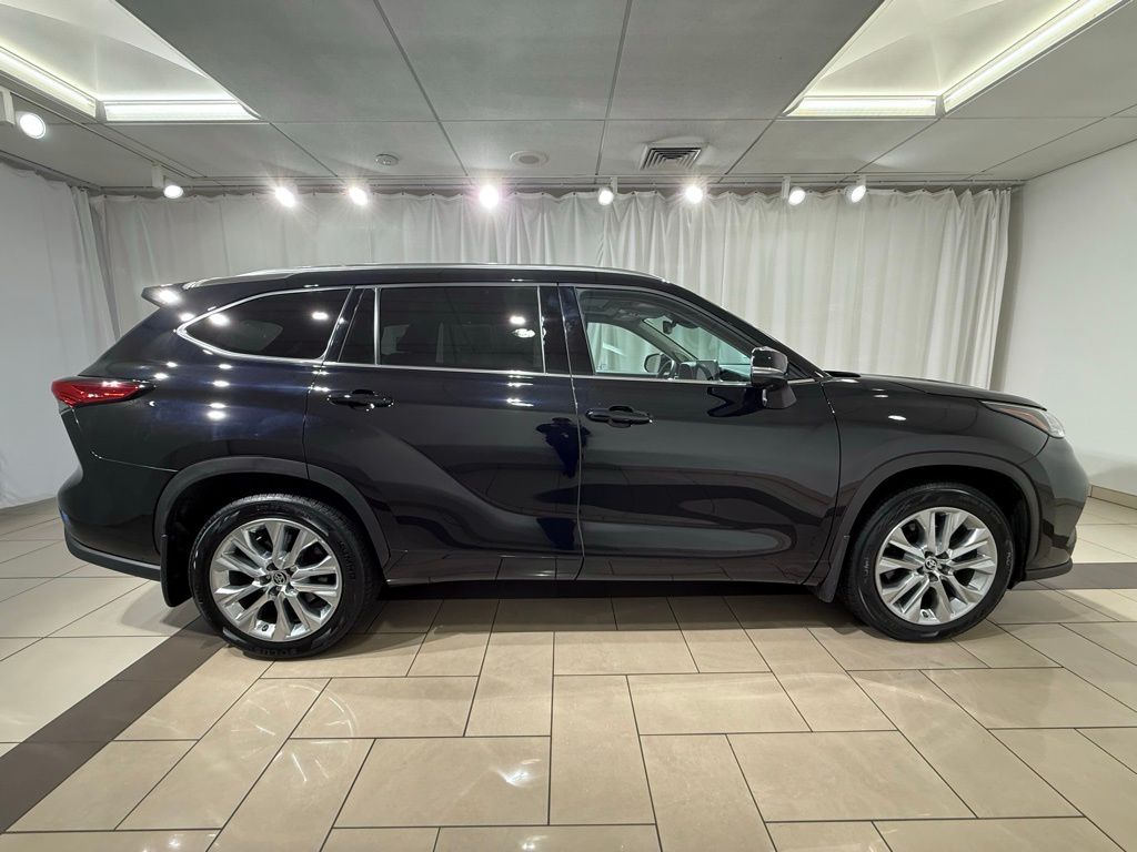 Thumbnail: 2023 Toyota Highlander - 6