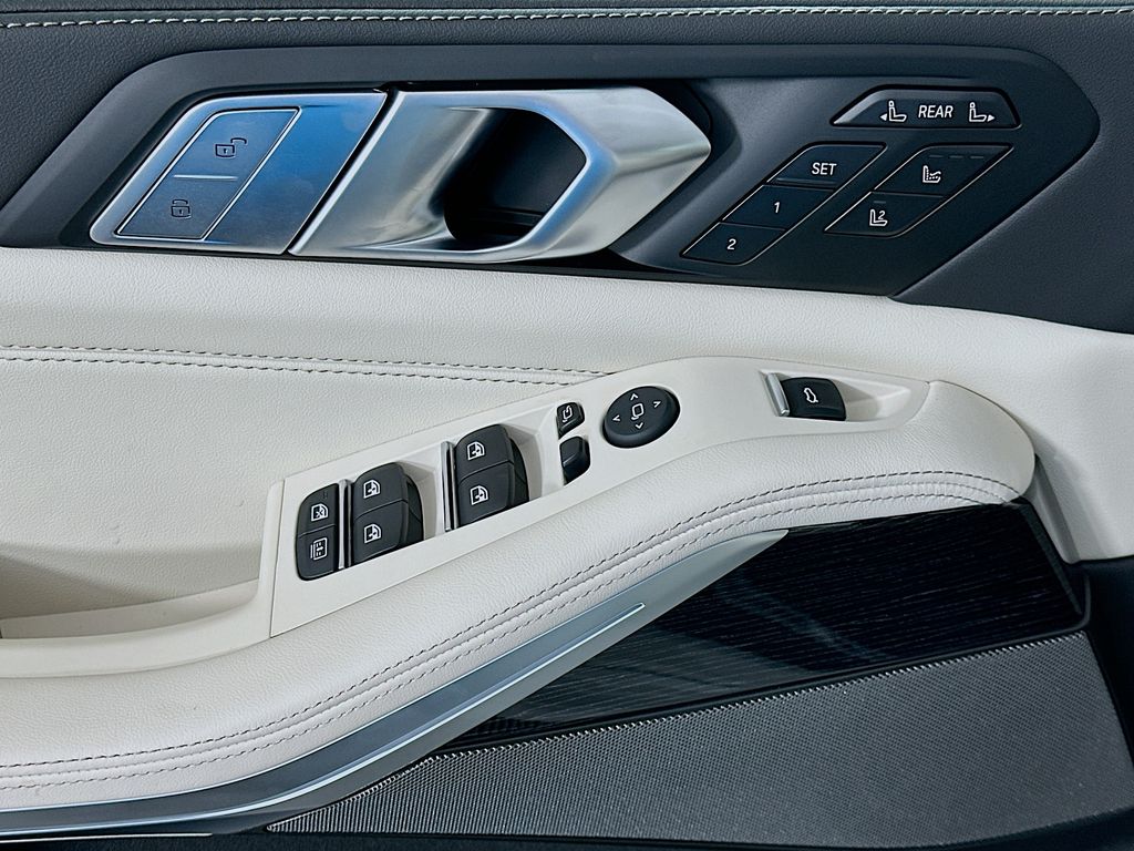 Thumbnail: 2027 BMW X7 - 20