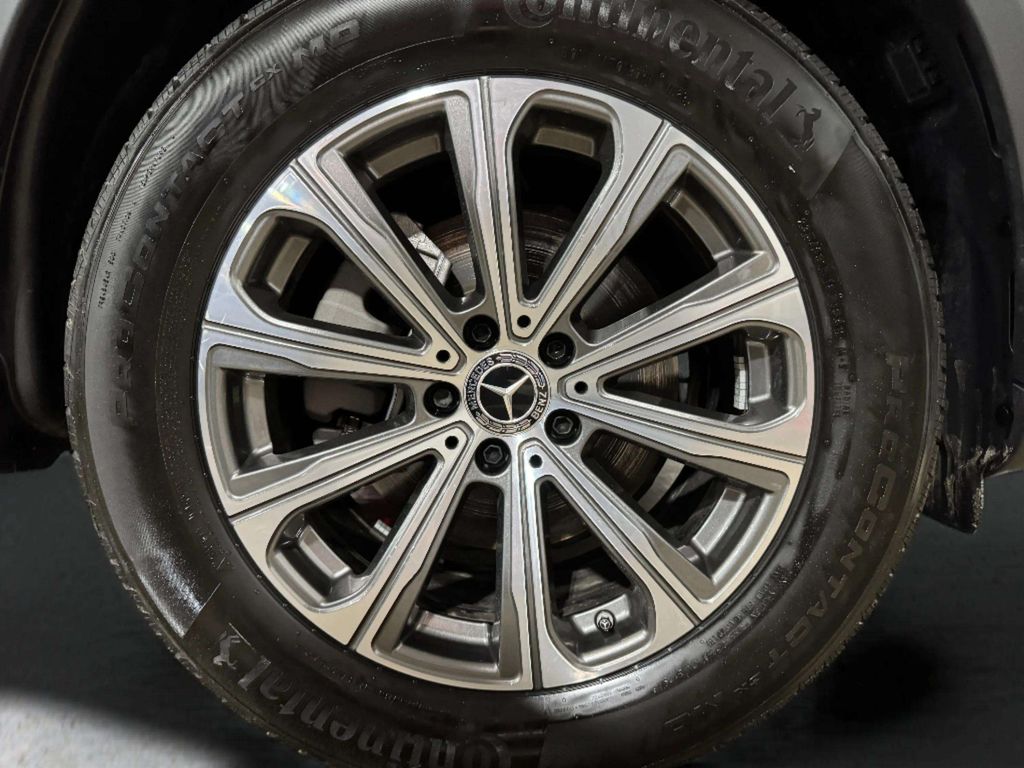 Used 2024 Black Mercedes-Benz GLC 300 image 26