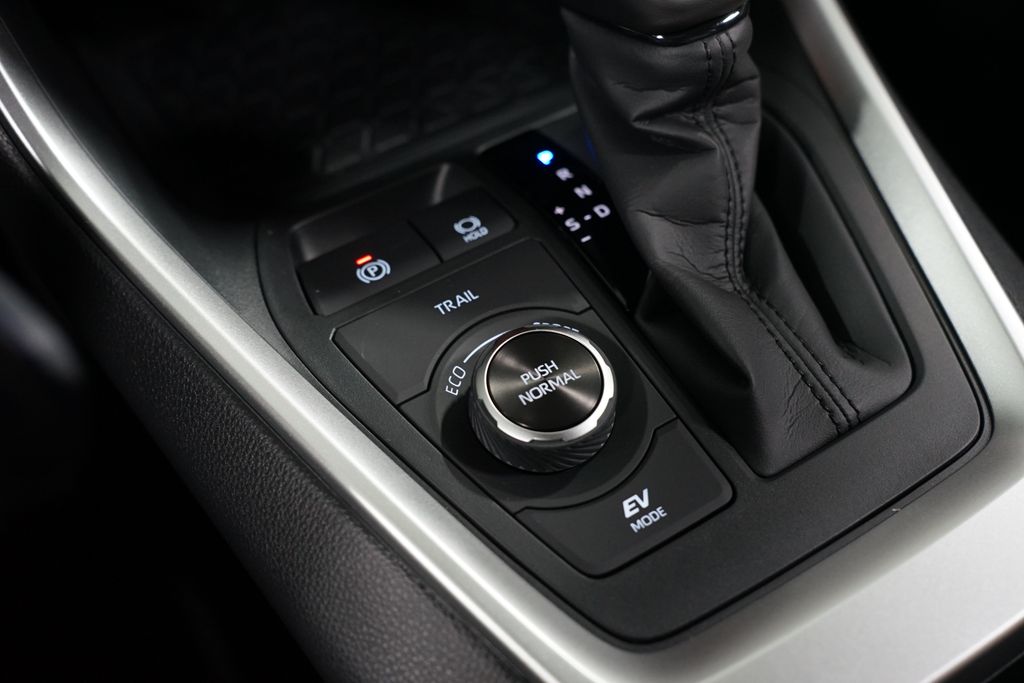 Thumbnail: 2025 Toyota RAV4 - 22