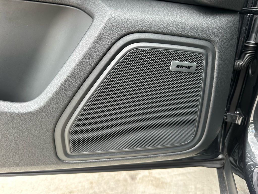 Thumbnail: 2026 Porsche Macan - 22