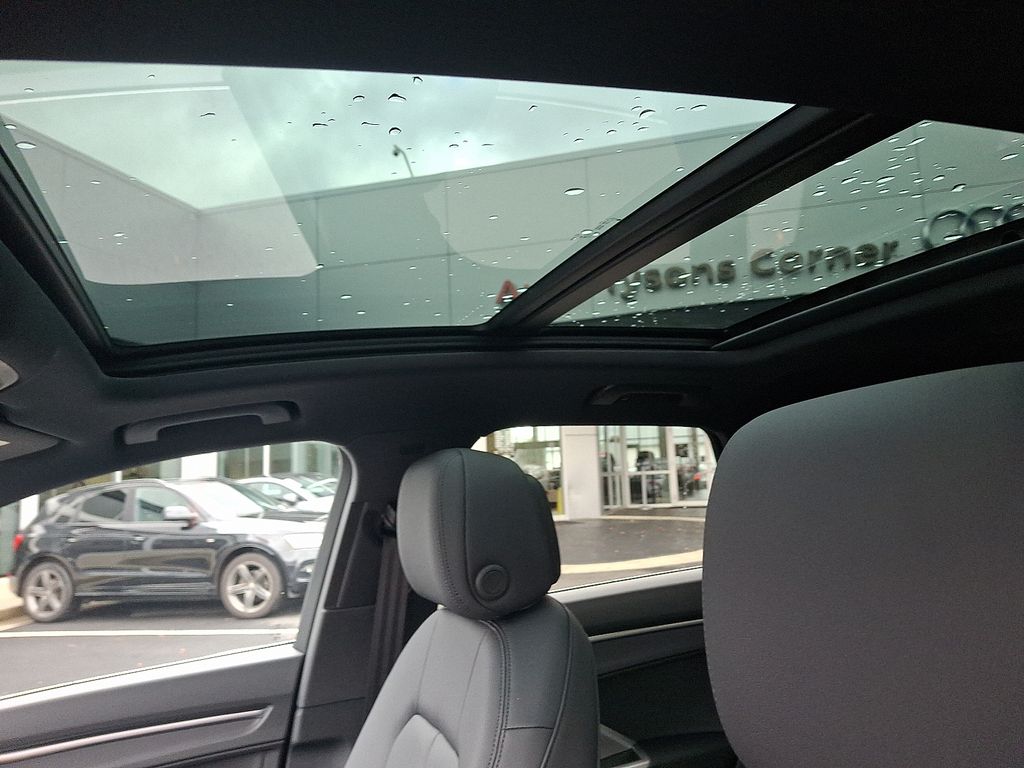 Thumbnail: 2025 Audi Q3 - 11