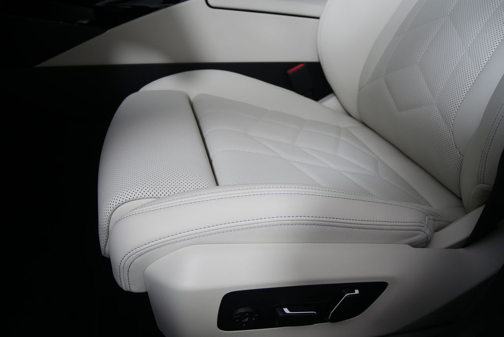 Thumbnail: 2026 BMW 5 Series - 9