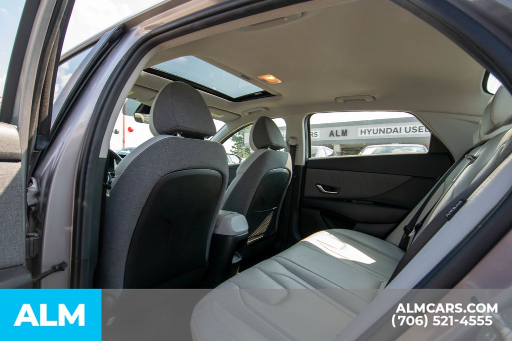 2024 Hyundai Elantra Limited photo 12
