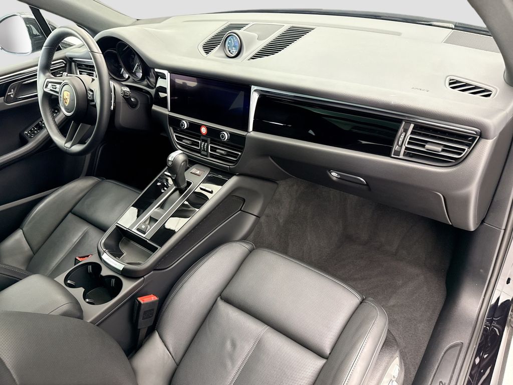Thumbnail: 2025 Porsche Macan - 19