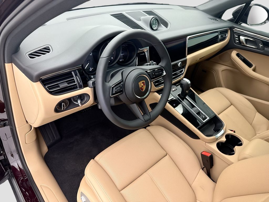 Thumbnail: 2026 Porsche Macan - 4