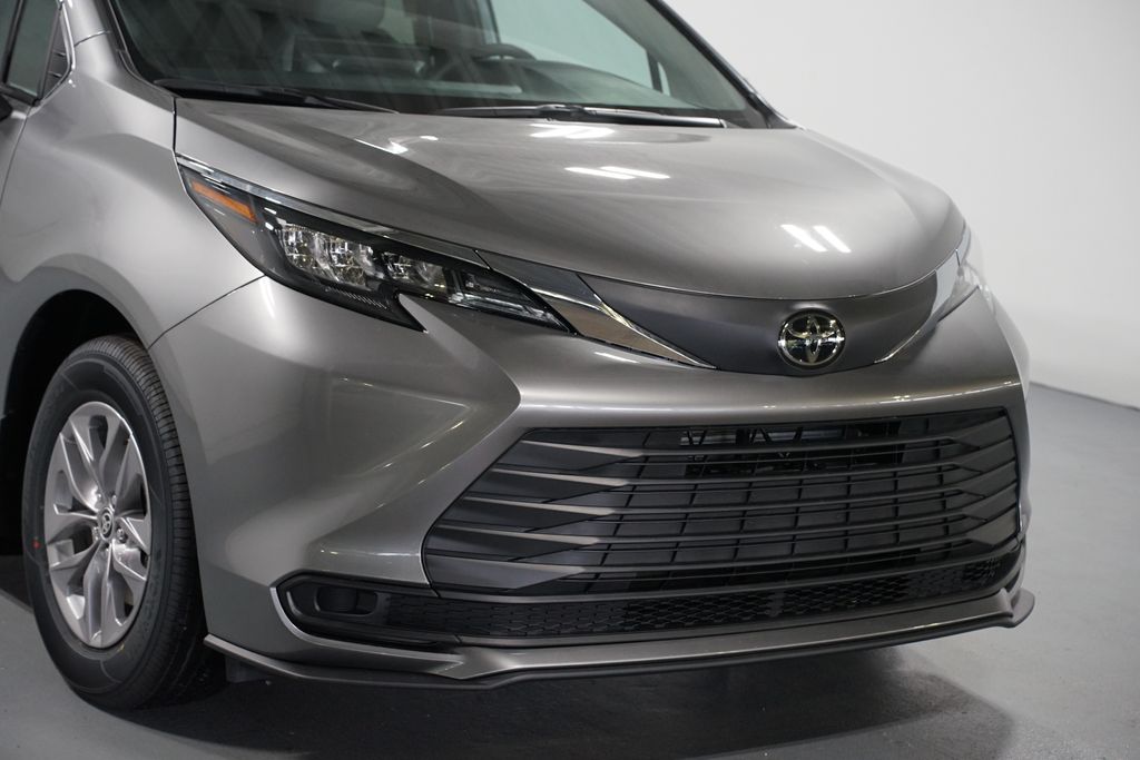 Thumbnail: 2026 Toyota Sienna - 4