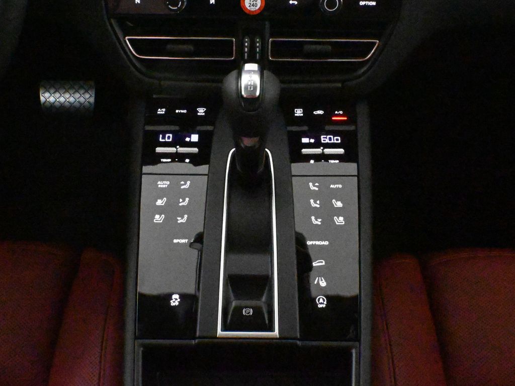 Thumbnail: 2026 Porsche Macan - 24