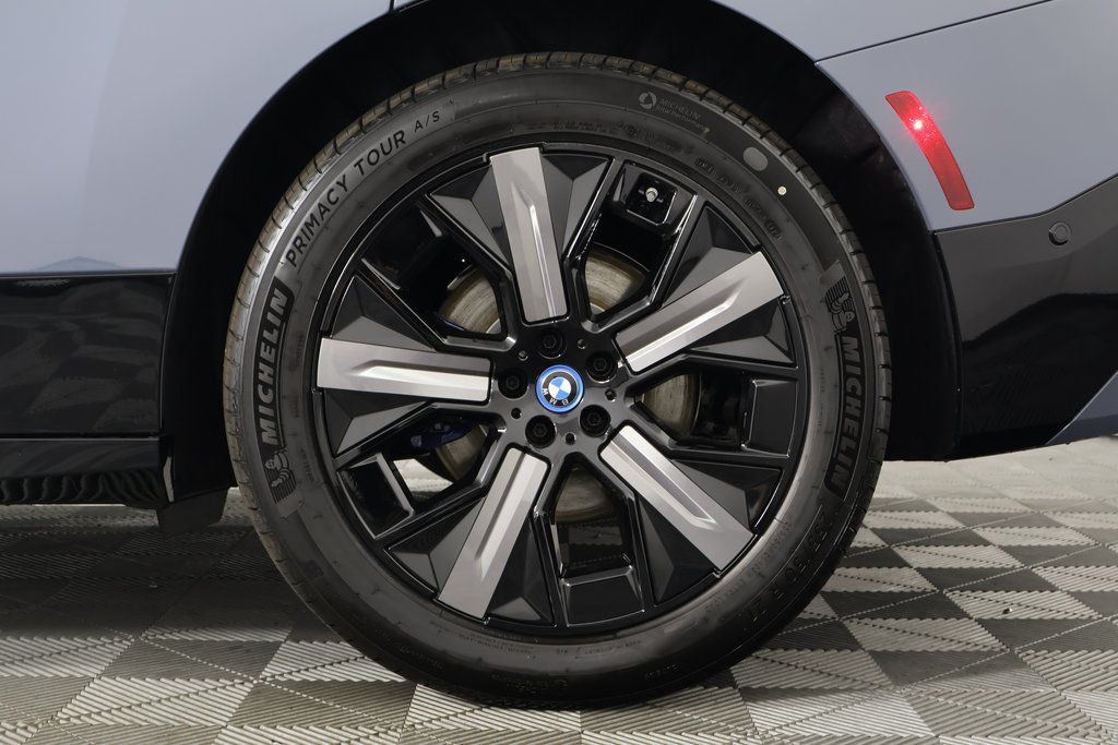 2025 BMW iX xDrive50 9