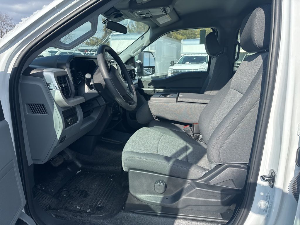 2025 Ford F-350 Chassis XL