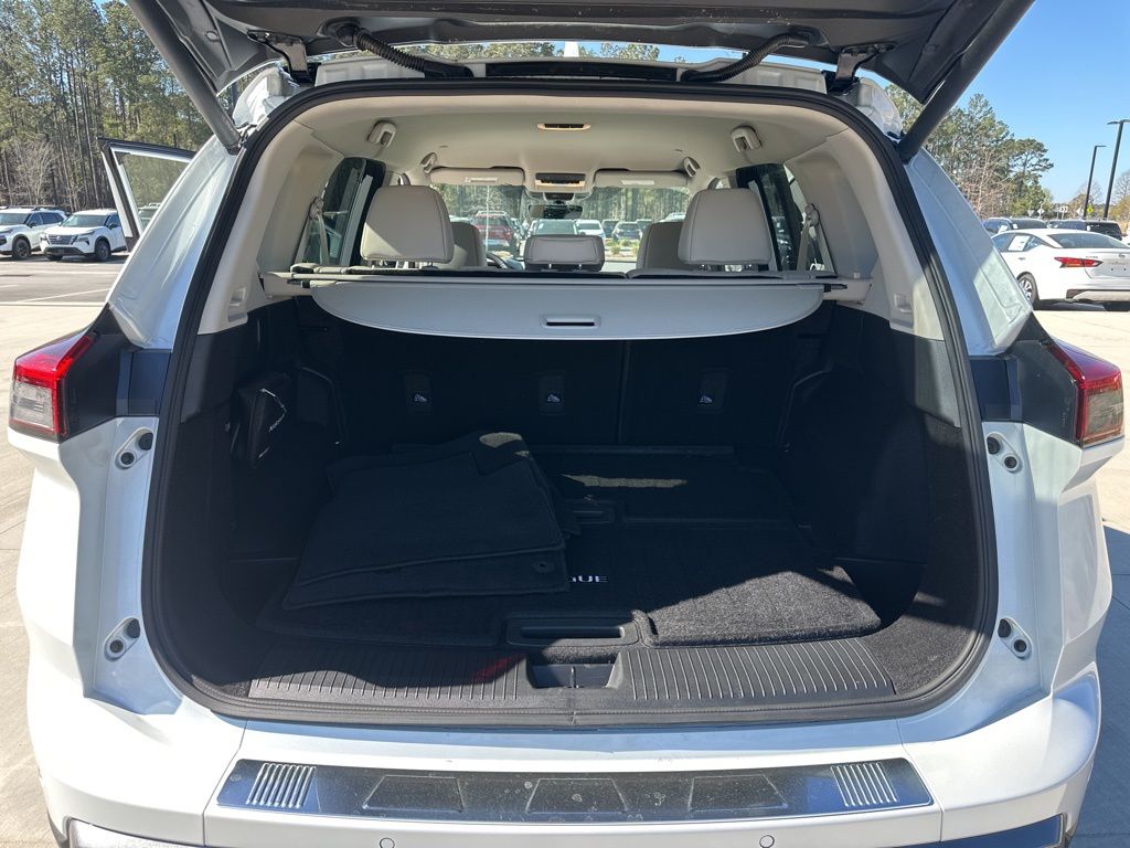 2024 Everest White Pearl Nissan Rogue SL FWD SUV