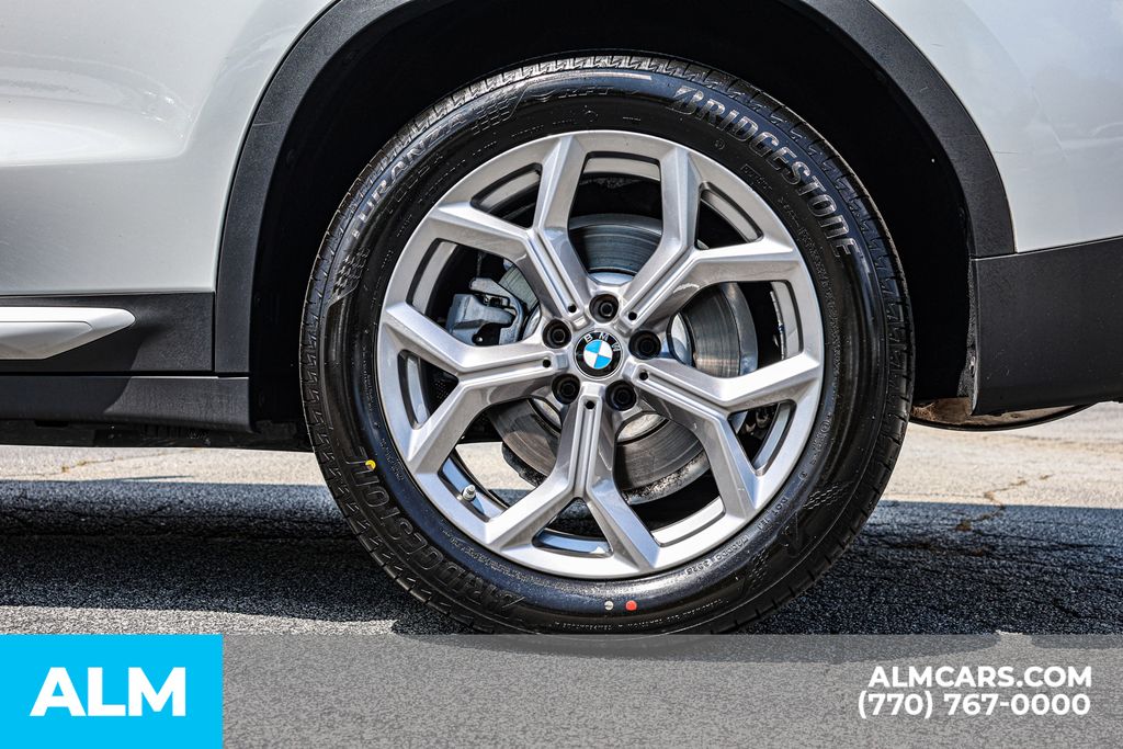 Used 2023 White BMW sDrive30i image 17