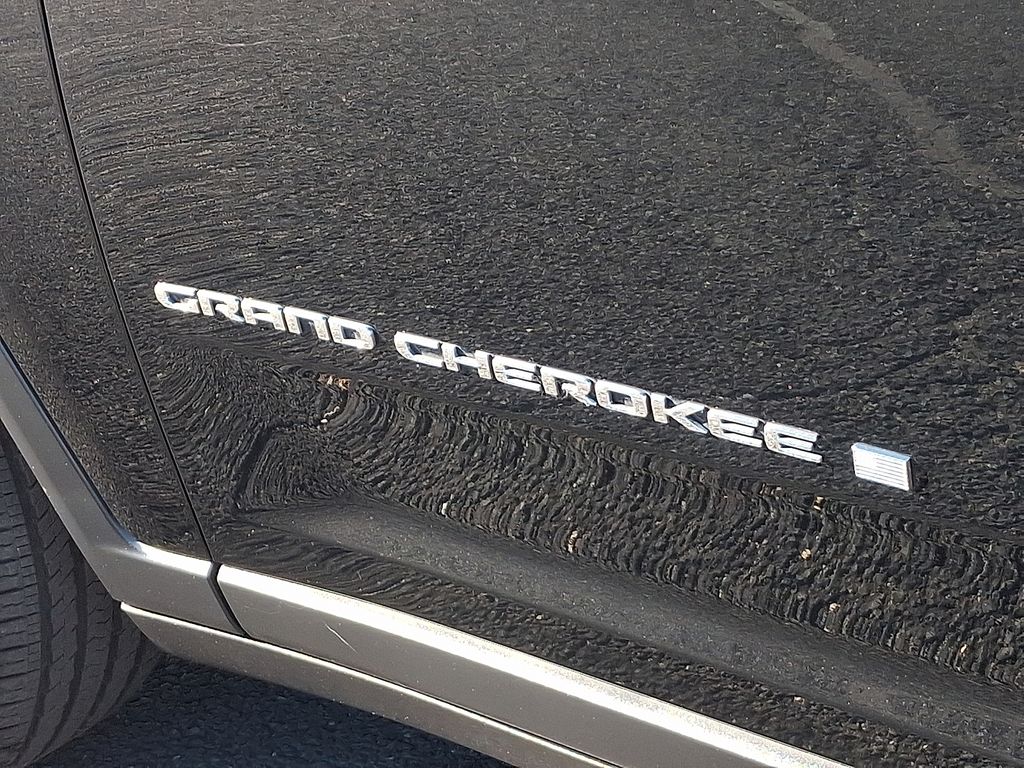 Thumbnail: 2023 Jeep Grand Cherokee - 32