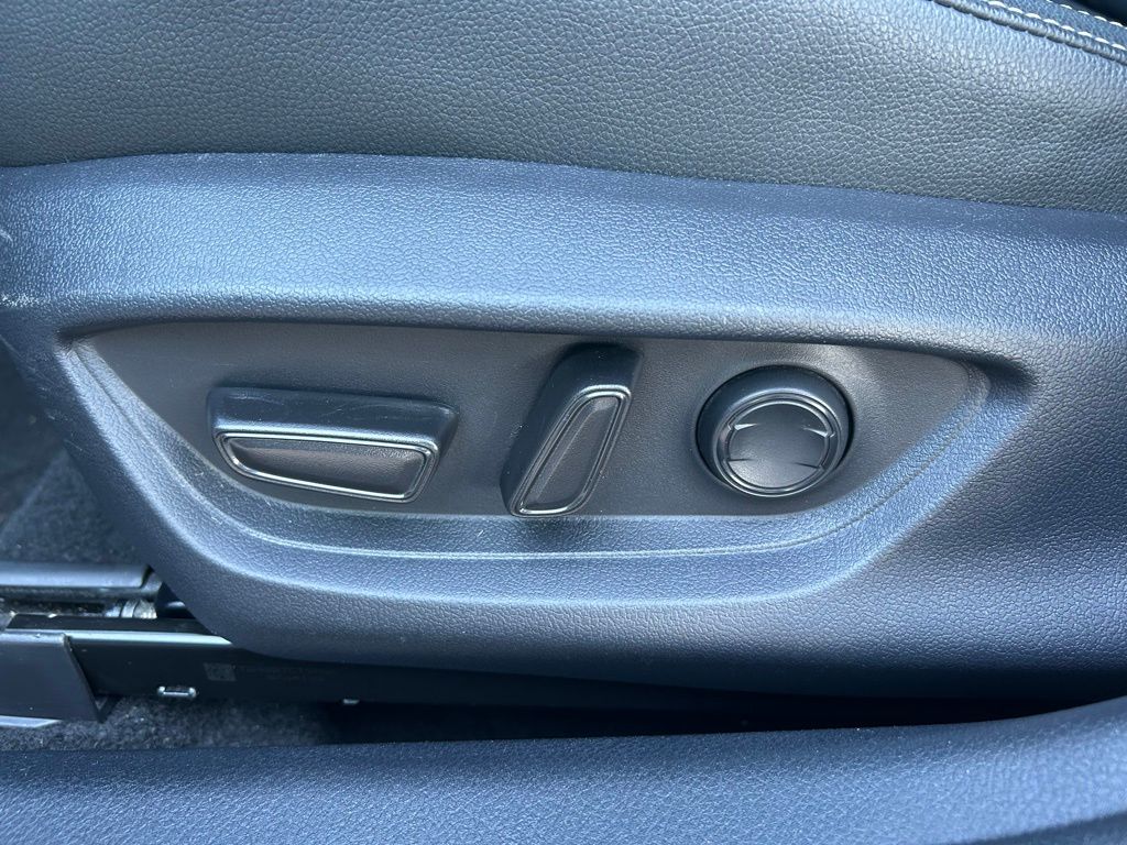 Thumbnail: 2025 Toyota Camry - 16