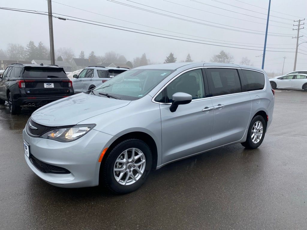 2023 Chrysler Voyager LX FWD
