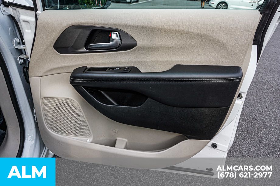 2024 Chrysler Pacifica Touring L photo 50
