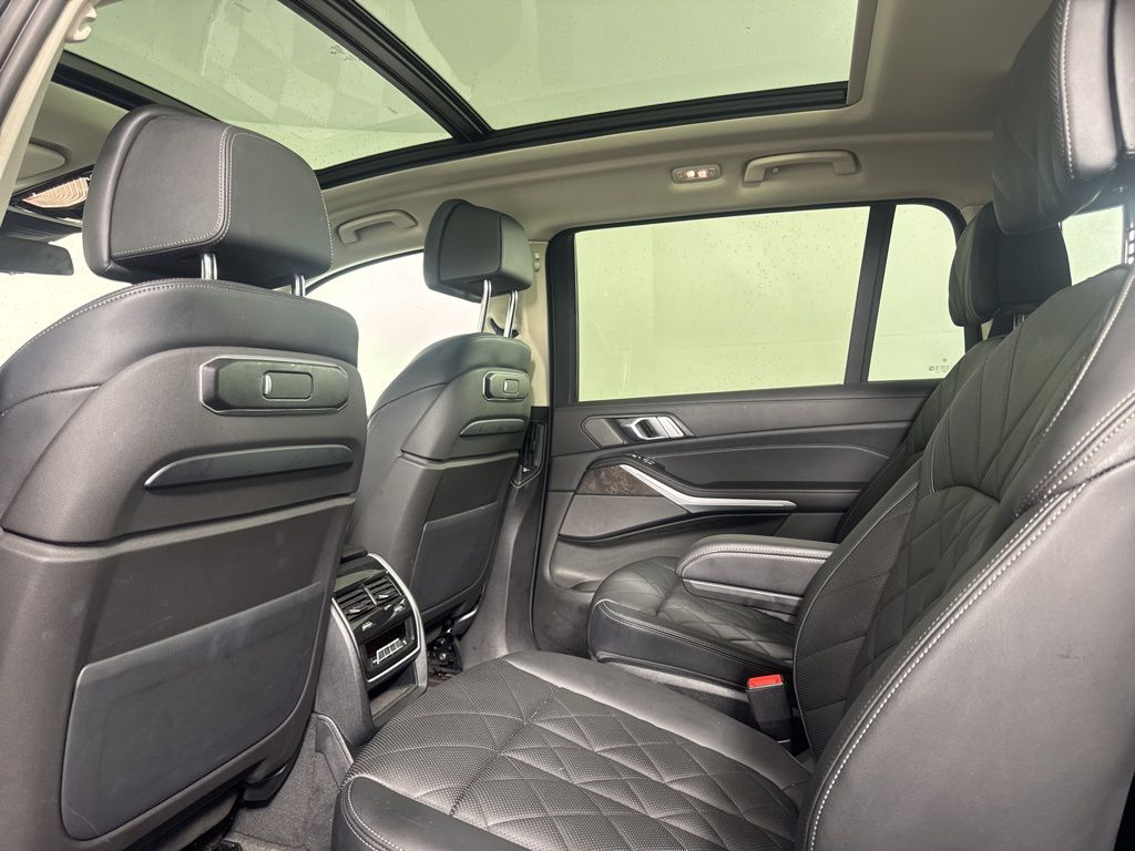 Thumbnail: 2023 BMW X7 - 10