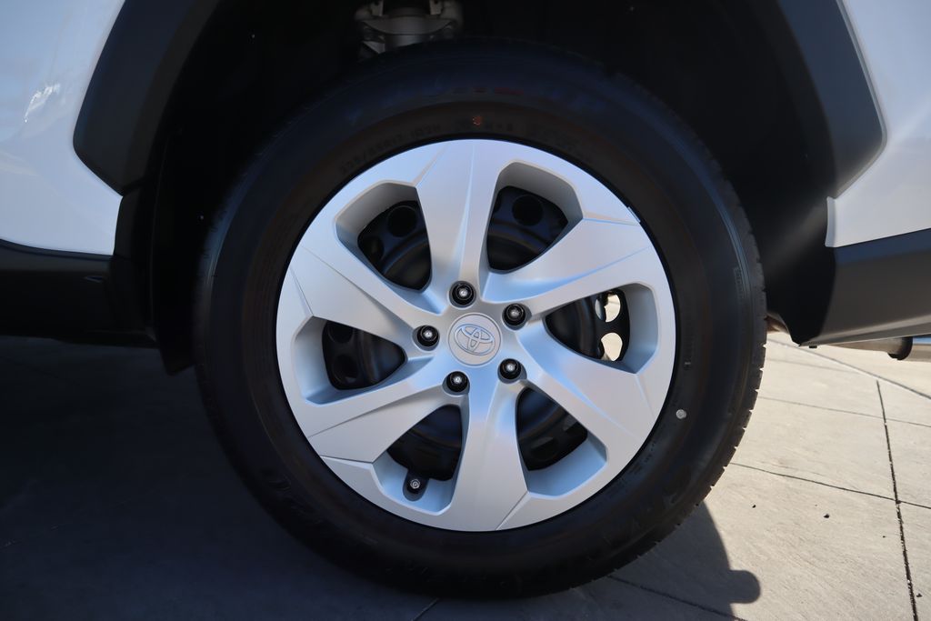 Thumbnail: 2025 Toyota RAV4 - 32