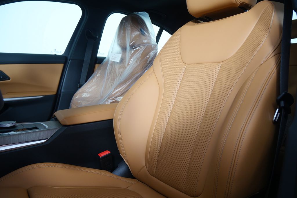 Thumbnail: 2026 BMW 3 Series - 10