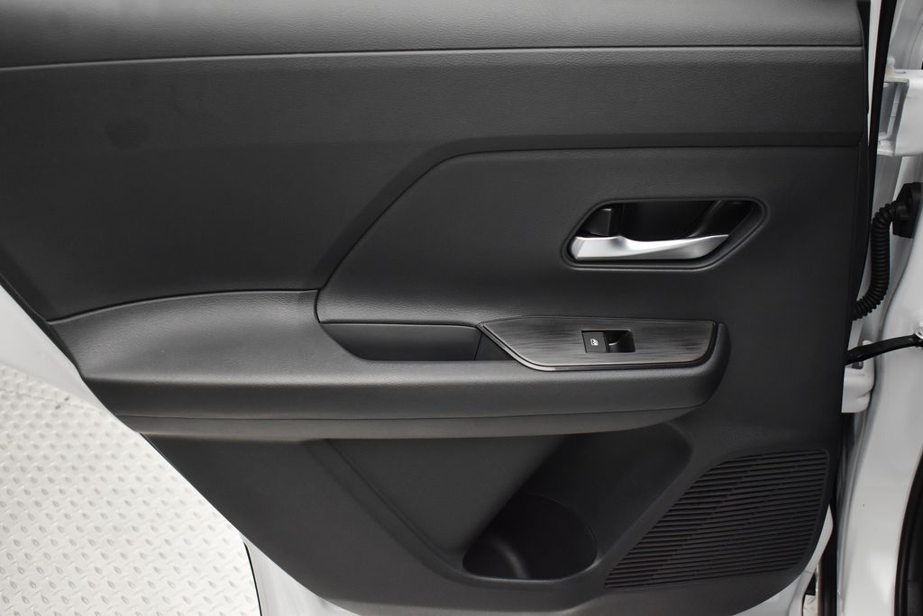 Thumbnail: 2026 Nissan Kicks - 32