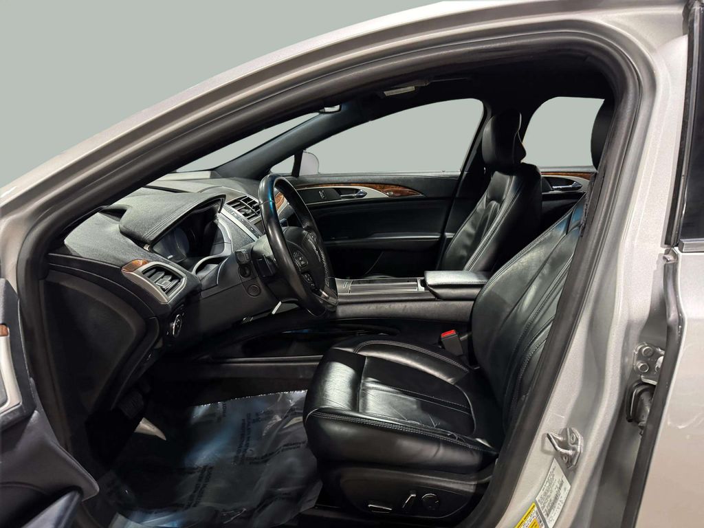 Used 2019 Ingot Silver Metallic Lincoln Reserve image 5