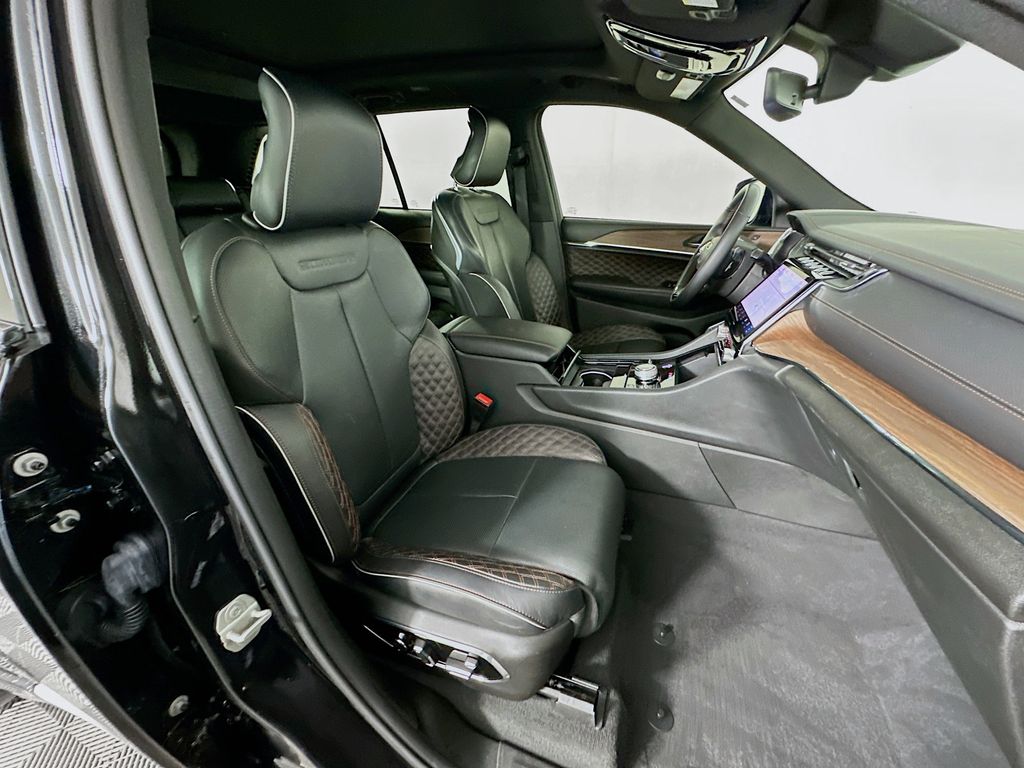 Thumbnail: 2024 Jeep Grand Cherokee - 29